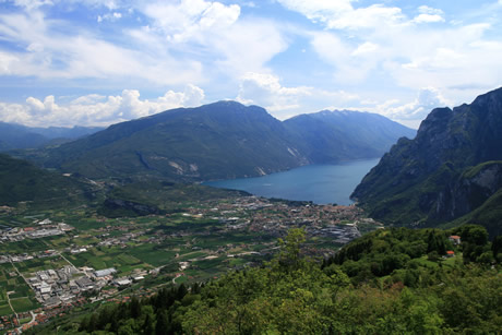 Gardasee und die Alpen Panorama foto