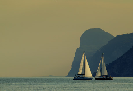 Segelboote Riva Del Garda Italien foto