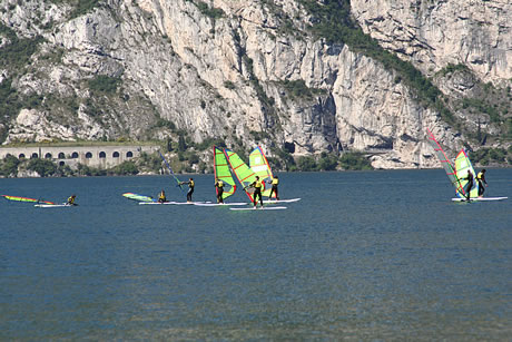 Windsurf Unterricht Gardasee Italien foto