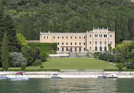 Landhouse lake Garda photo