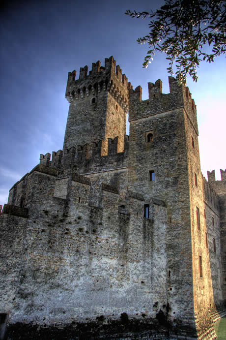 Château médiéval Sirmione Italie photo